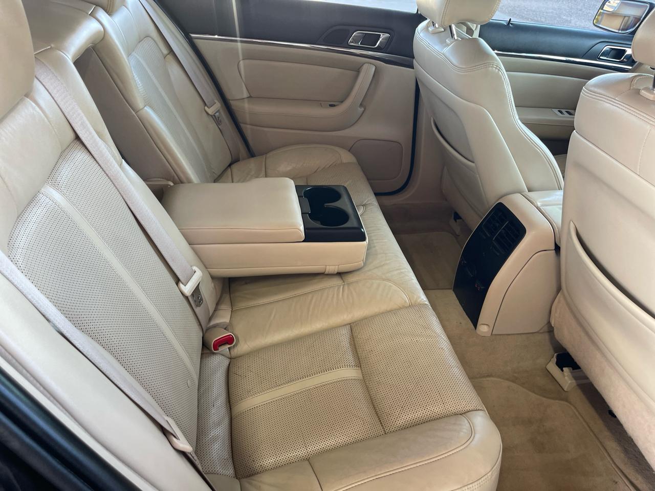 Lincoln MKS 4dr Sdn 3.7L AWD 2010