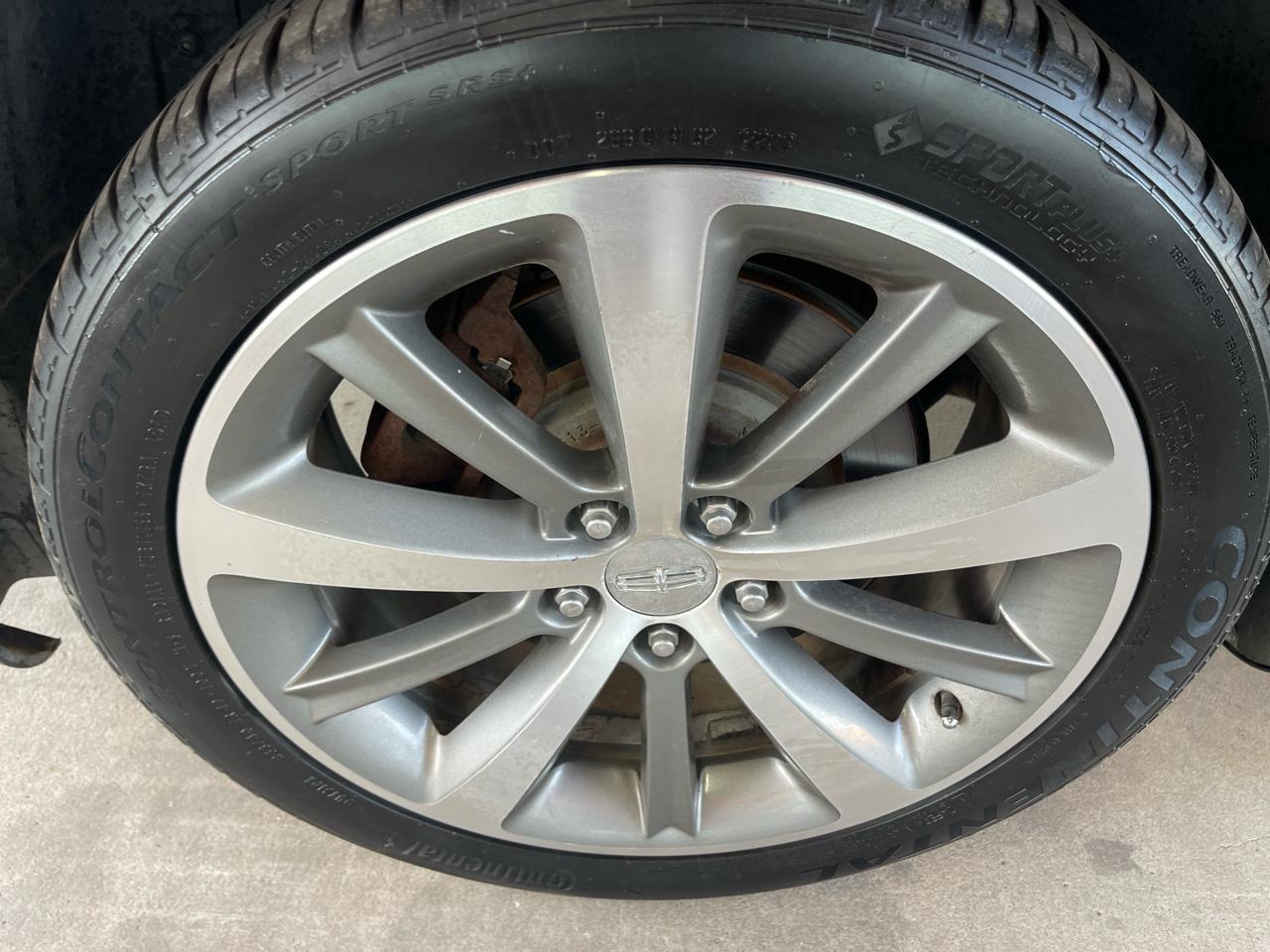 Lincoln MKS 4dr Sdn 3.7L AWD 2010