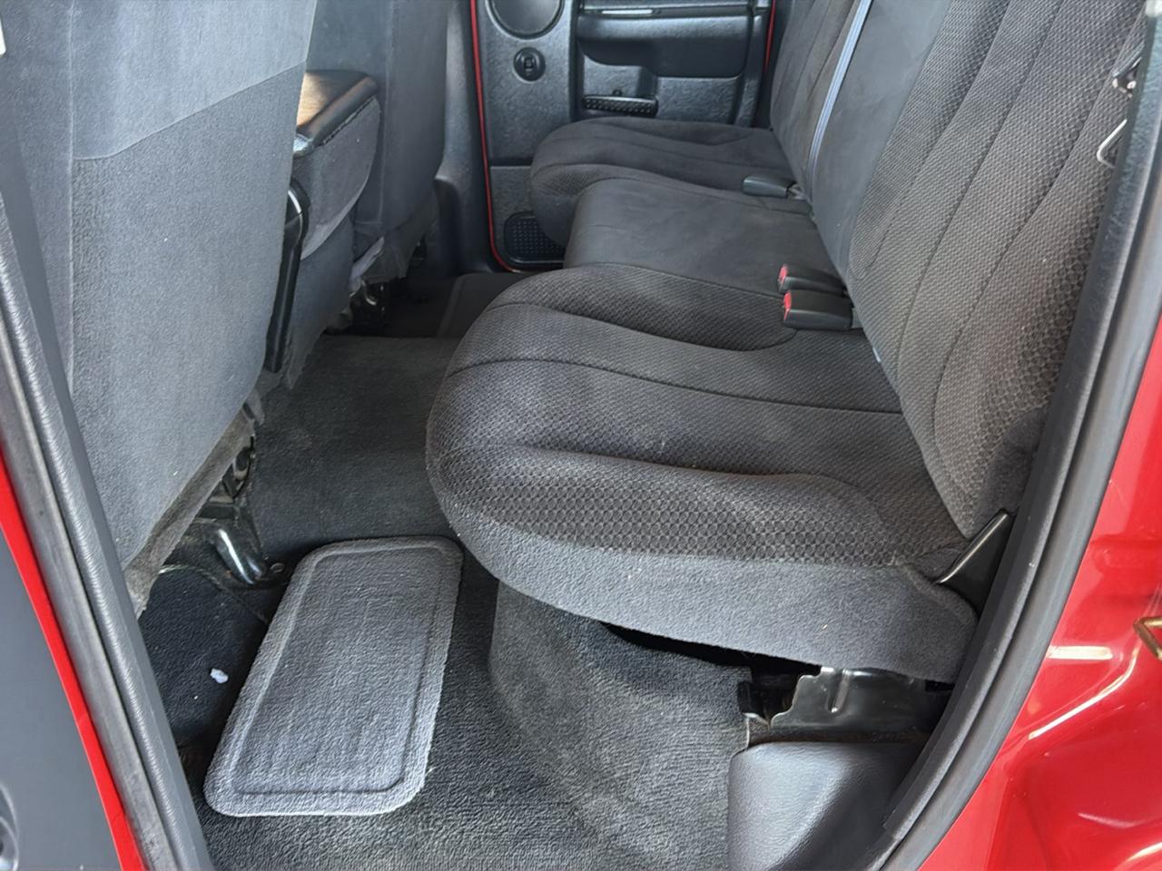 Dodge Ram 1500 4dr Quad Cab 140.5" WB SLT 2003