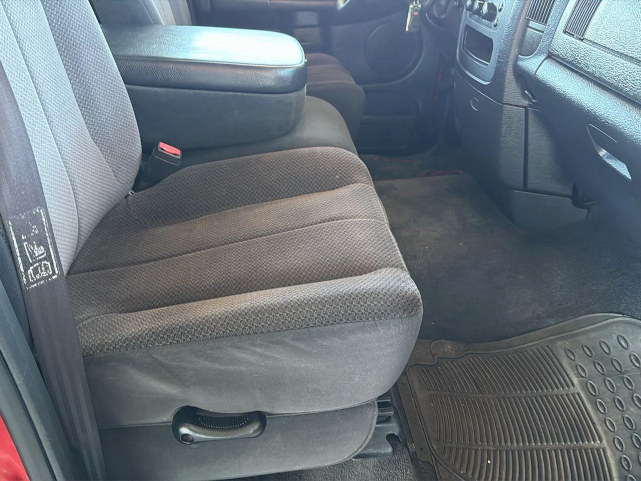 Dodge Ram 1500 4dr Quad Cab 140.5" WB SLT 2003