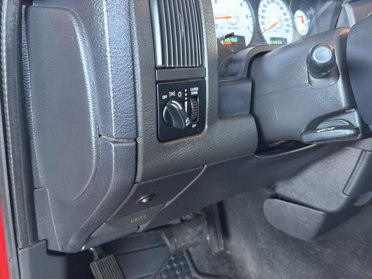 Dodge Ram 1500 4dr Quad Cab 140.5" WB SLT 2003