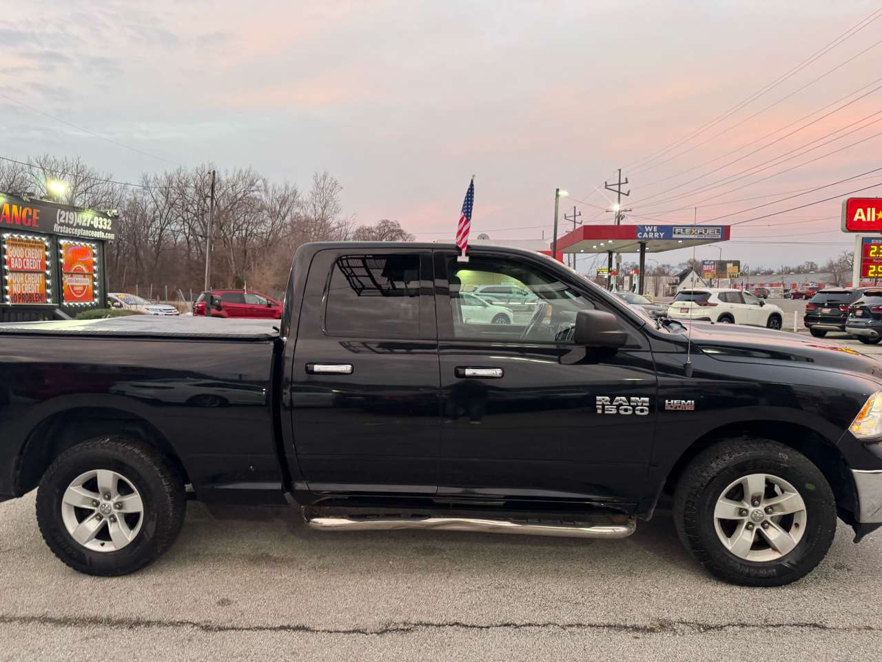RAM 1500 SLT Quad Cab 4WD 2017