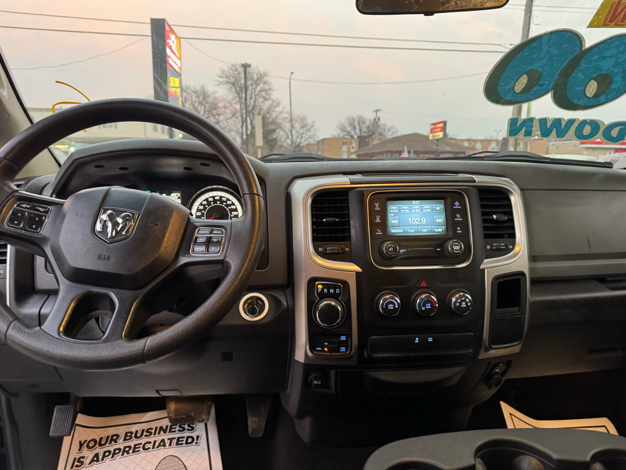 RAM 1500 SLT Quad Cab 4WD 2017