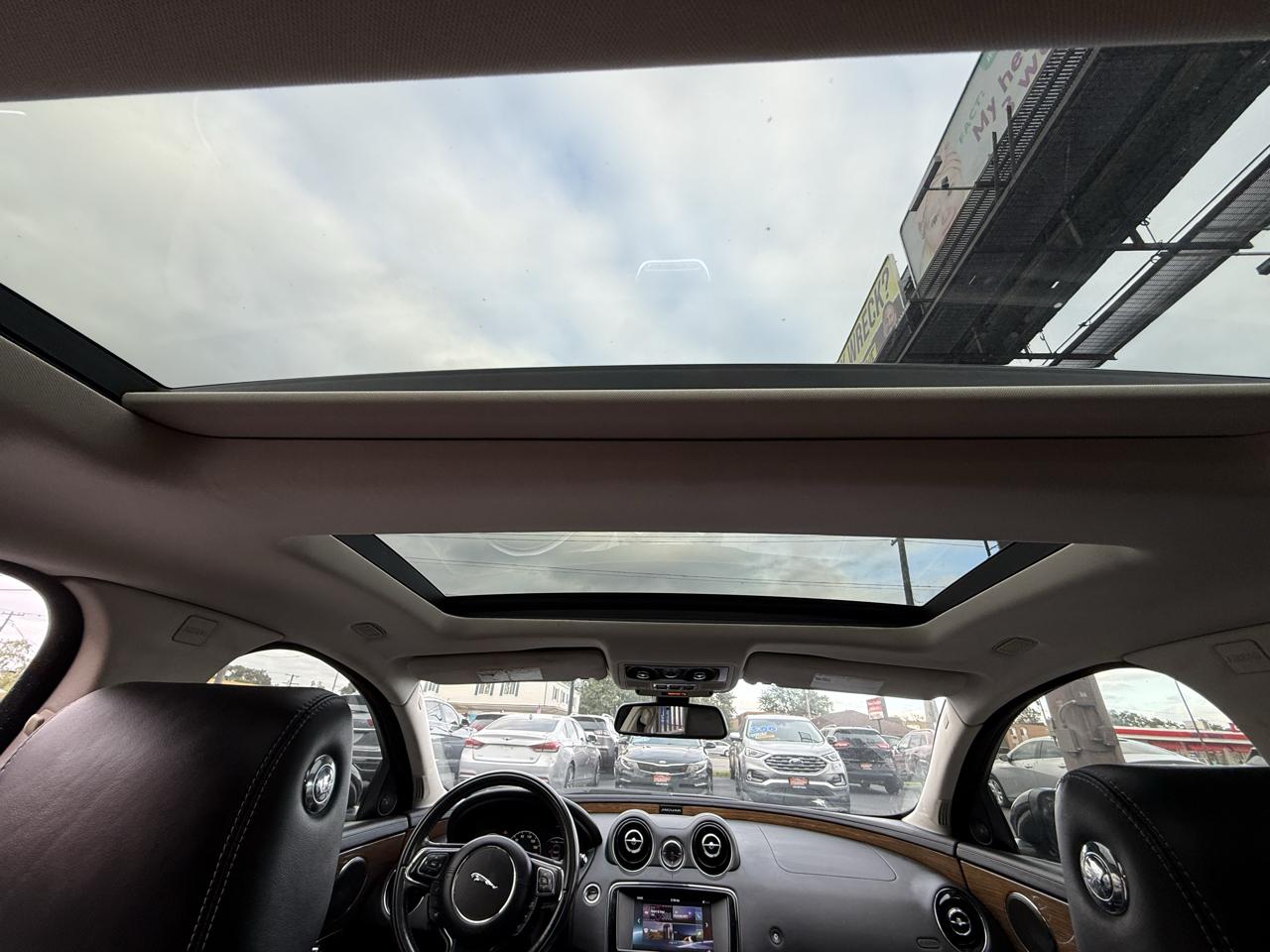 Jaguar XJ  2016