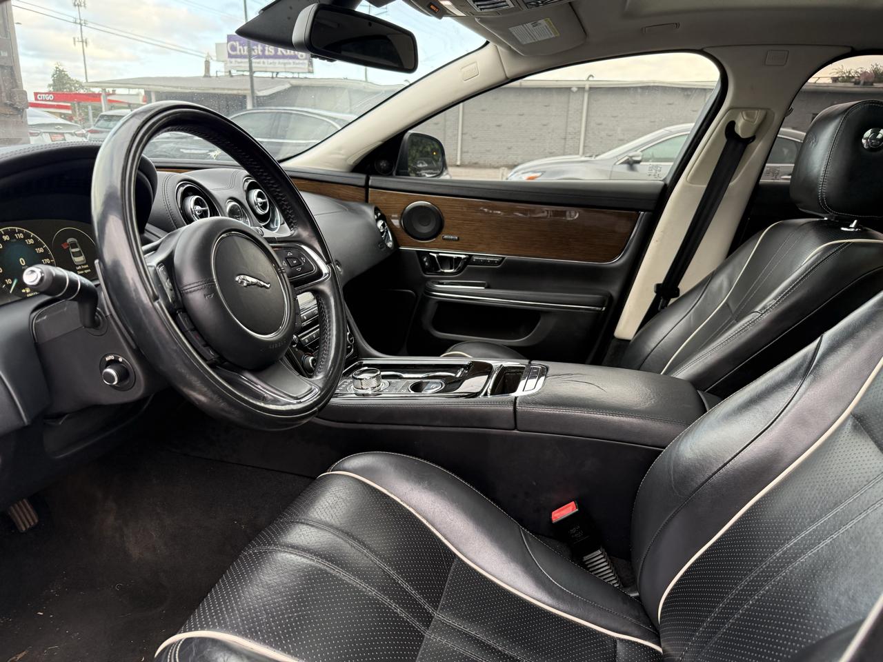 Jaguar XJ  2016