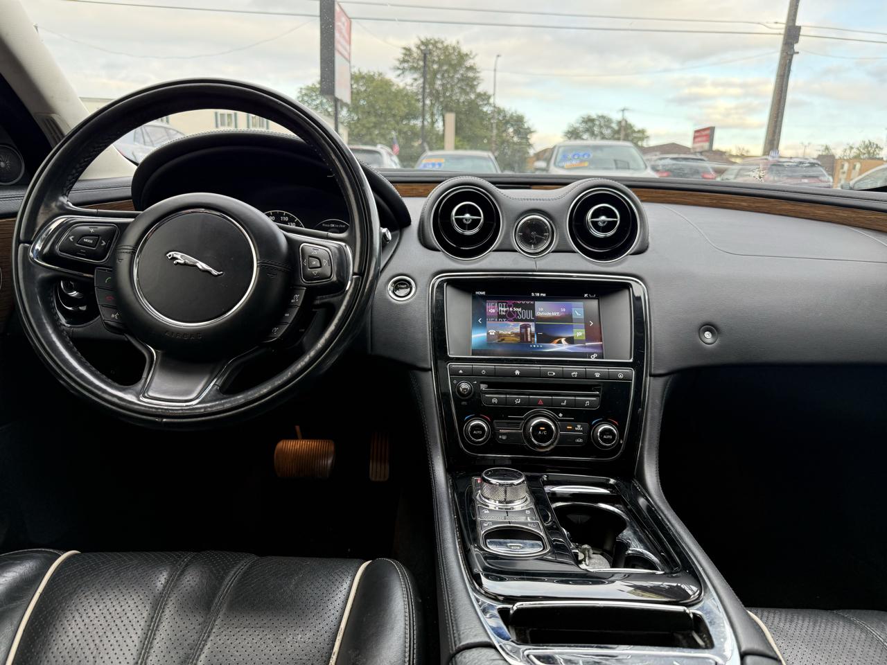 Jaguar XJ  2016