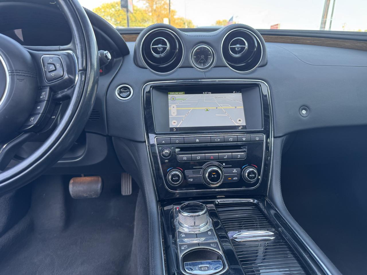 Jaguar XJ  2016