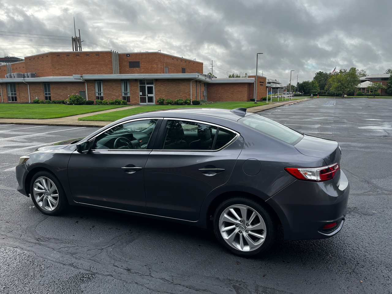 2017 Acura ILX Premium Technology Plus photo 2