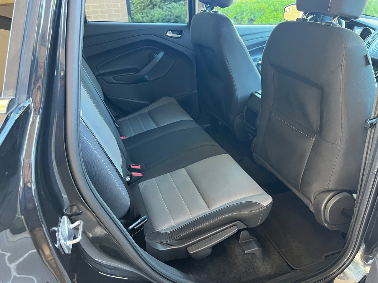 2015 Ford Escape SE photo 2