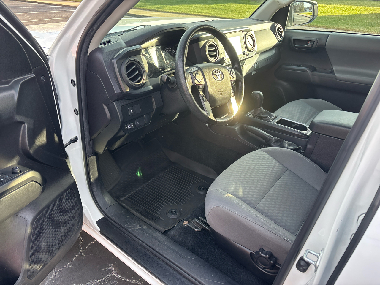 Toyota Tacoma 4WD SR Double Cab 5' Bed V6 AT (Natl) 2022