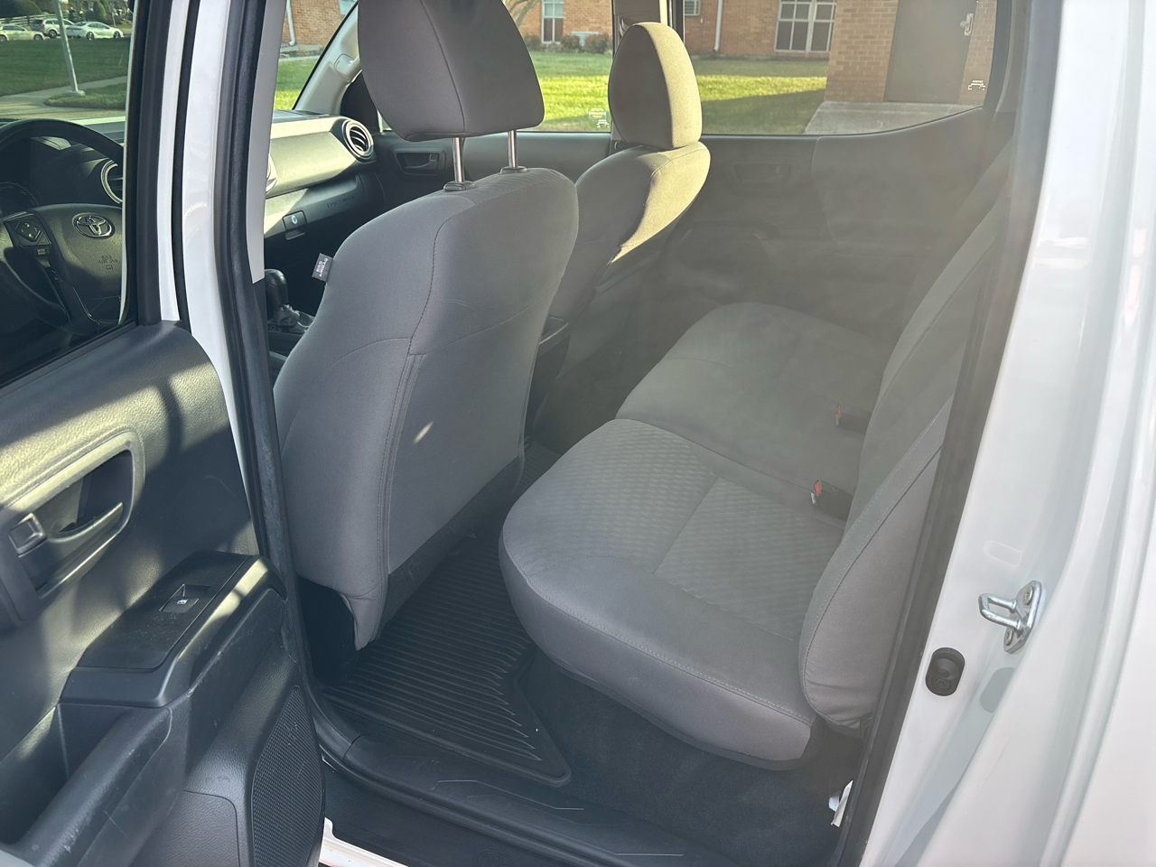 Toyota Tacoma 4WD SR Double Cab 5' Bed V6 AT (Natl) 2022