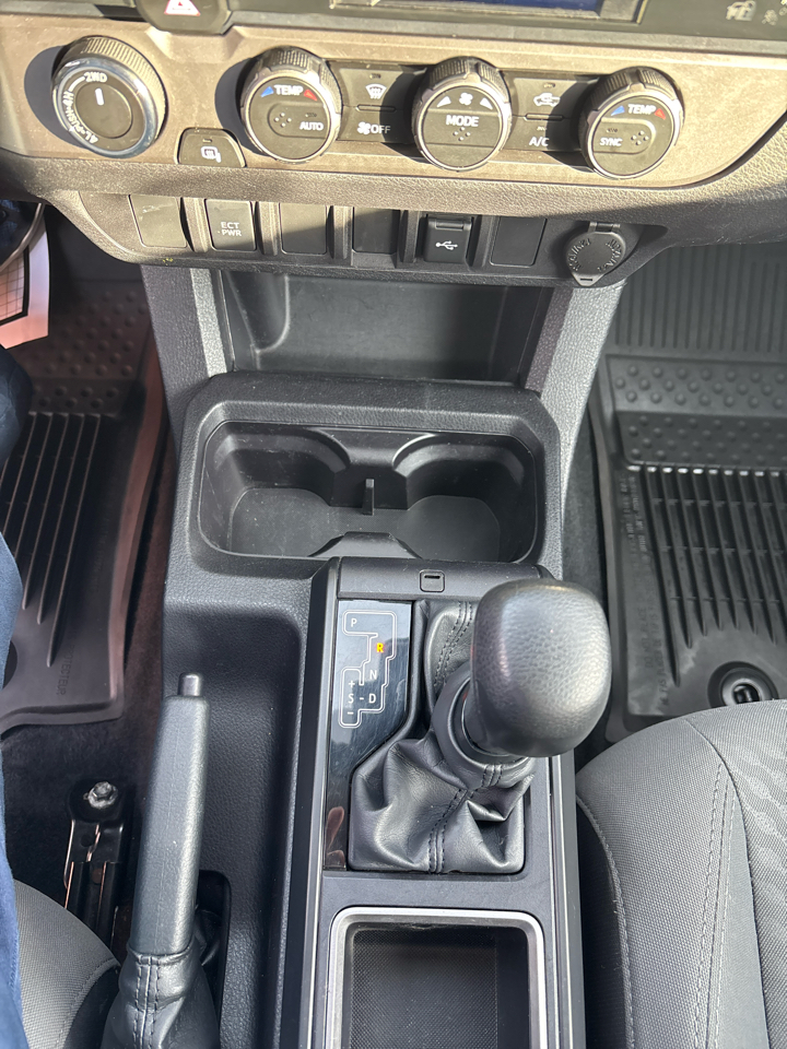 Toyota Tacoma 4WD SR Double Cab 5' Bed V6 AT (Natl) 2022