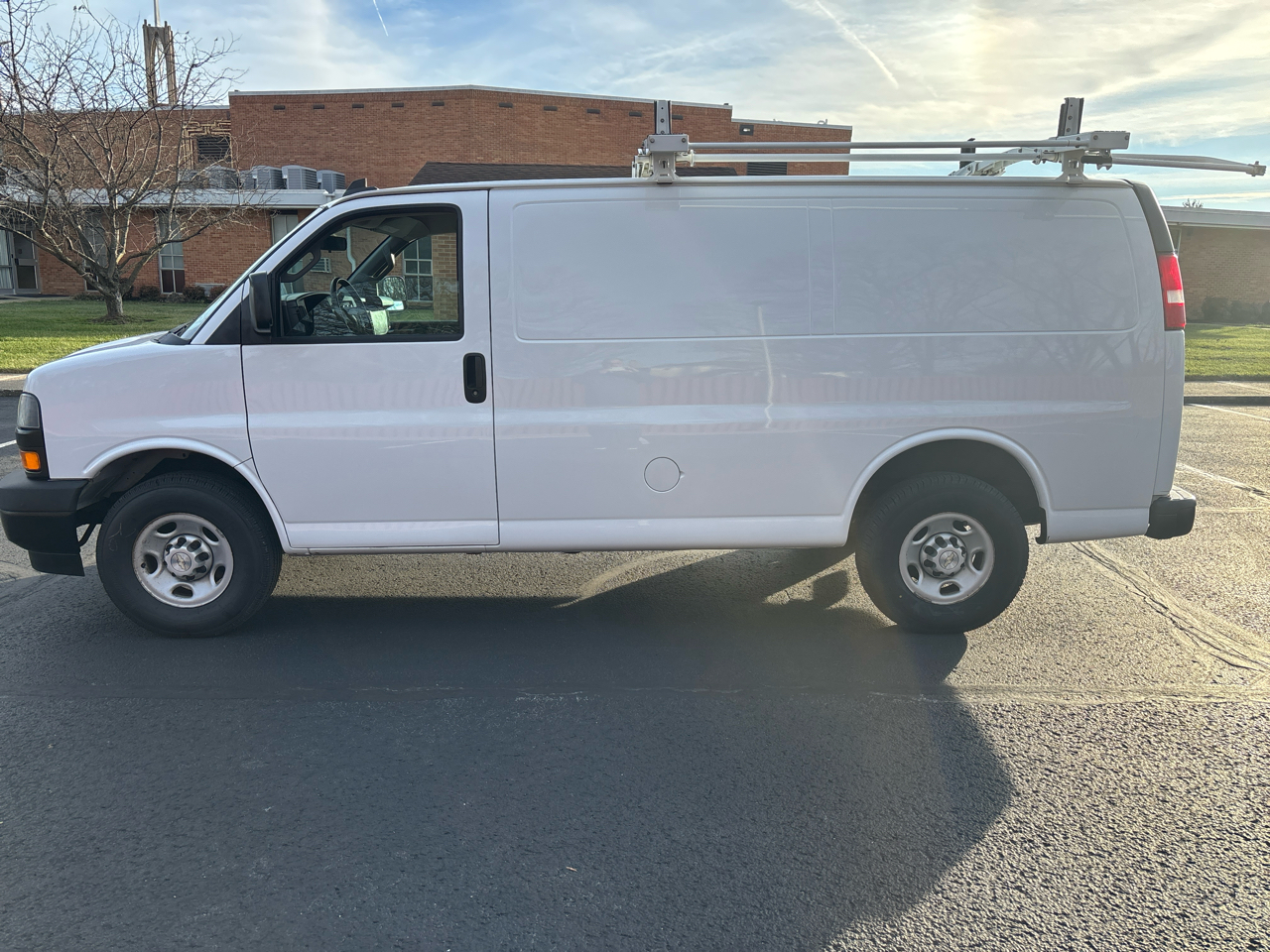 Chevrolet Express Cargo Van RWD 2500 135" 2020