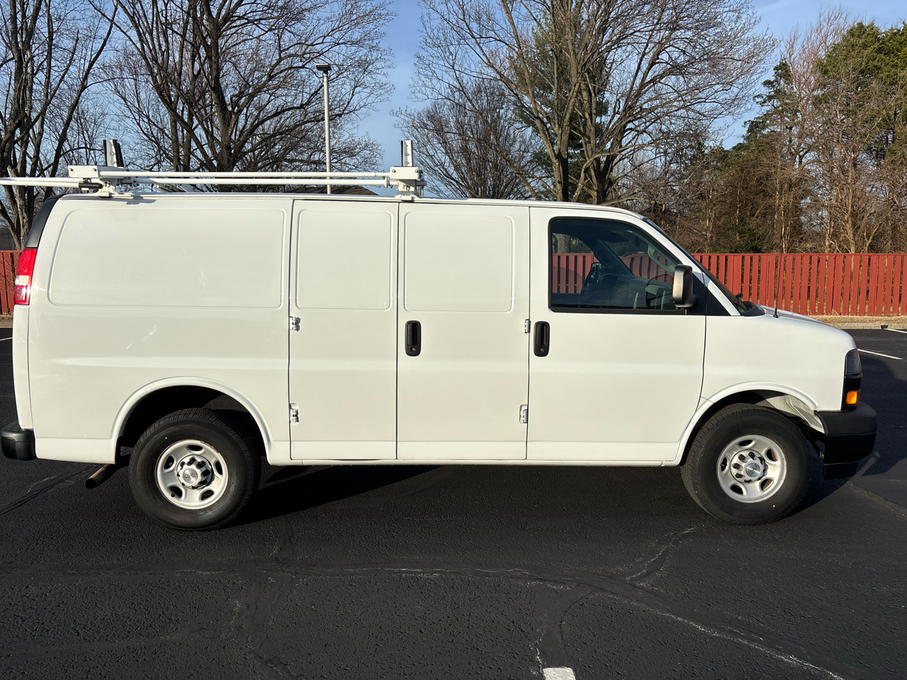 Chevrolet Express Cargo Van RWD 2500 135" 2020