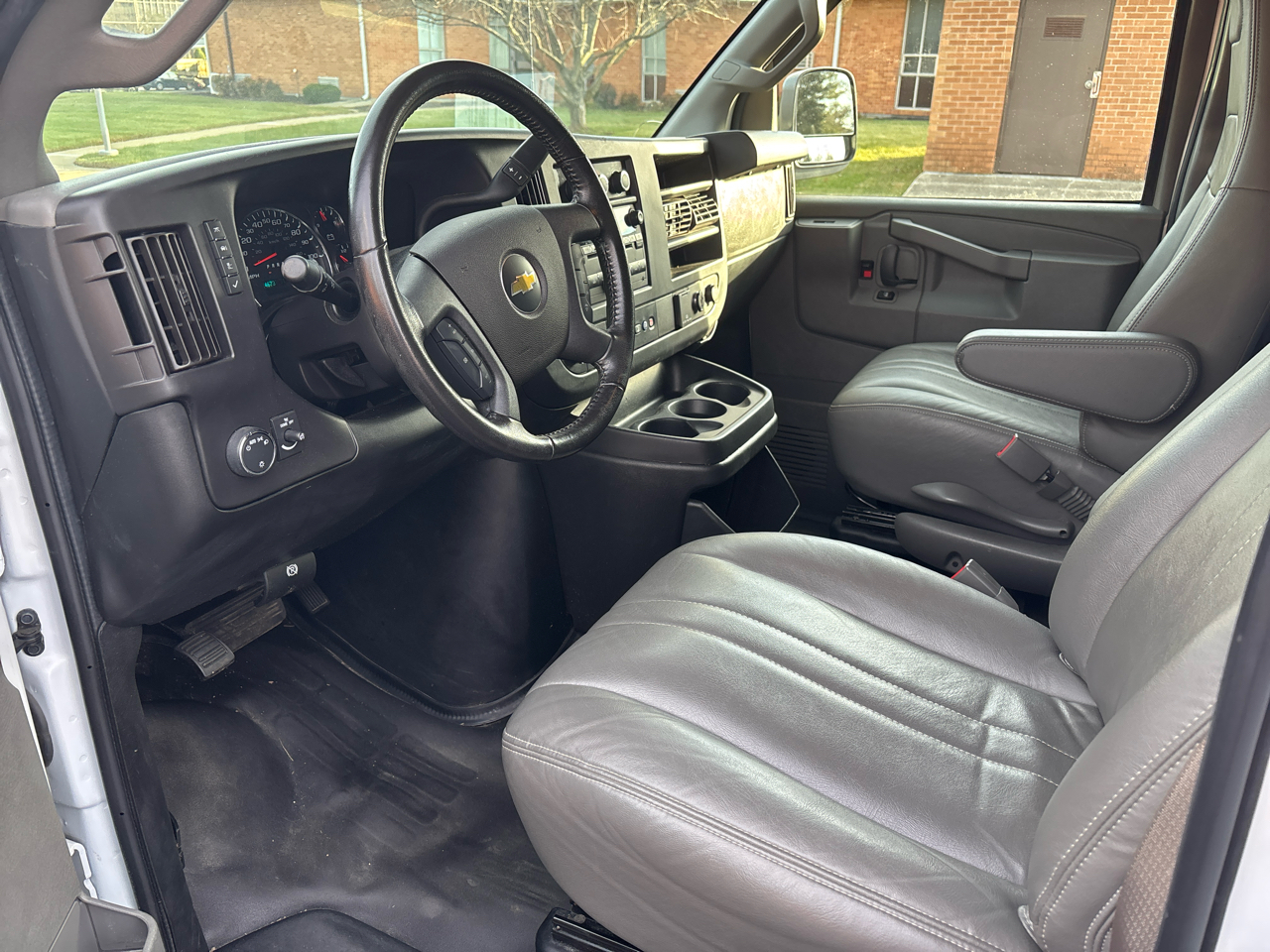 Chevrolet Express Cargo Van RWD 2500 135" 2020