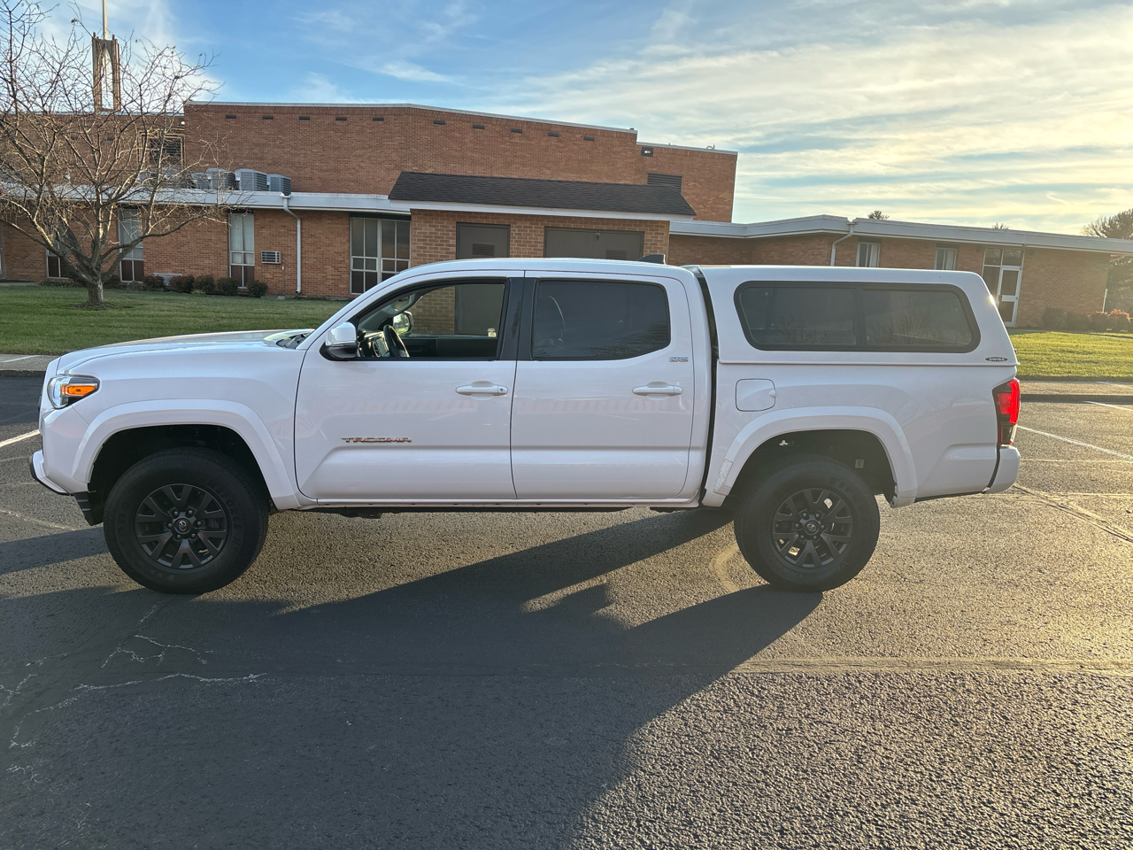 Toyota Tacoma 4WD SR5 Double Cab 5' Bed V6 AT (Natl) 2020