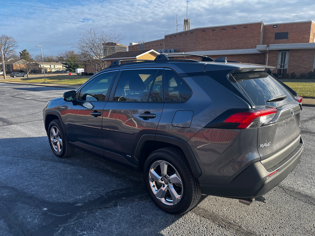 Toyota RAV4 Hybrid XLE Premium AWD (Natl) 2021