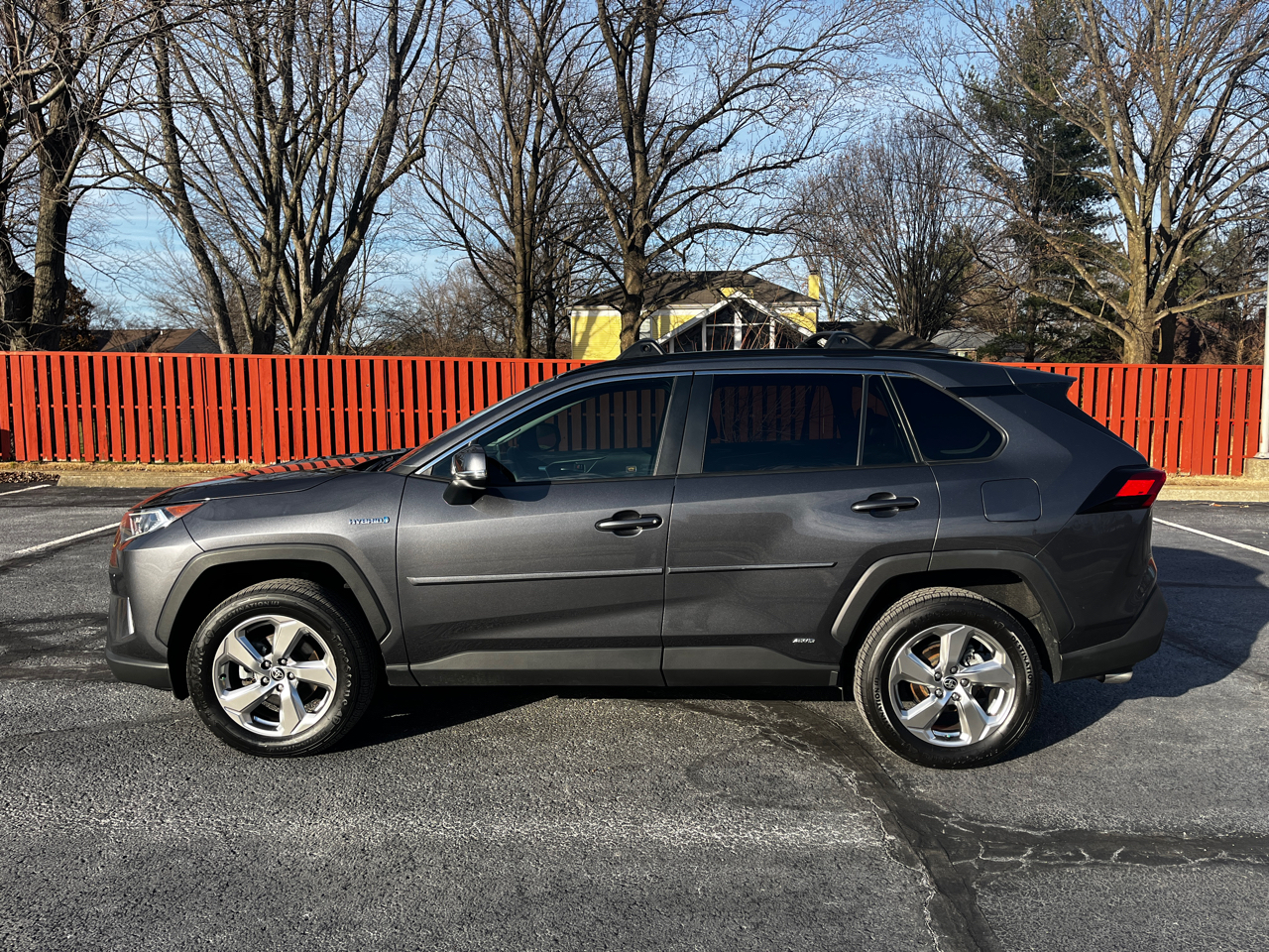 Toyota RAV4 Hybrid XLE Premium AWD (Natl) 2021