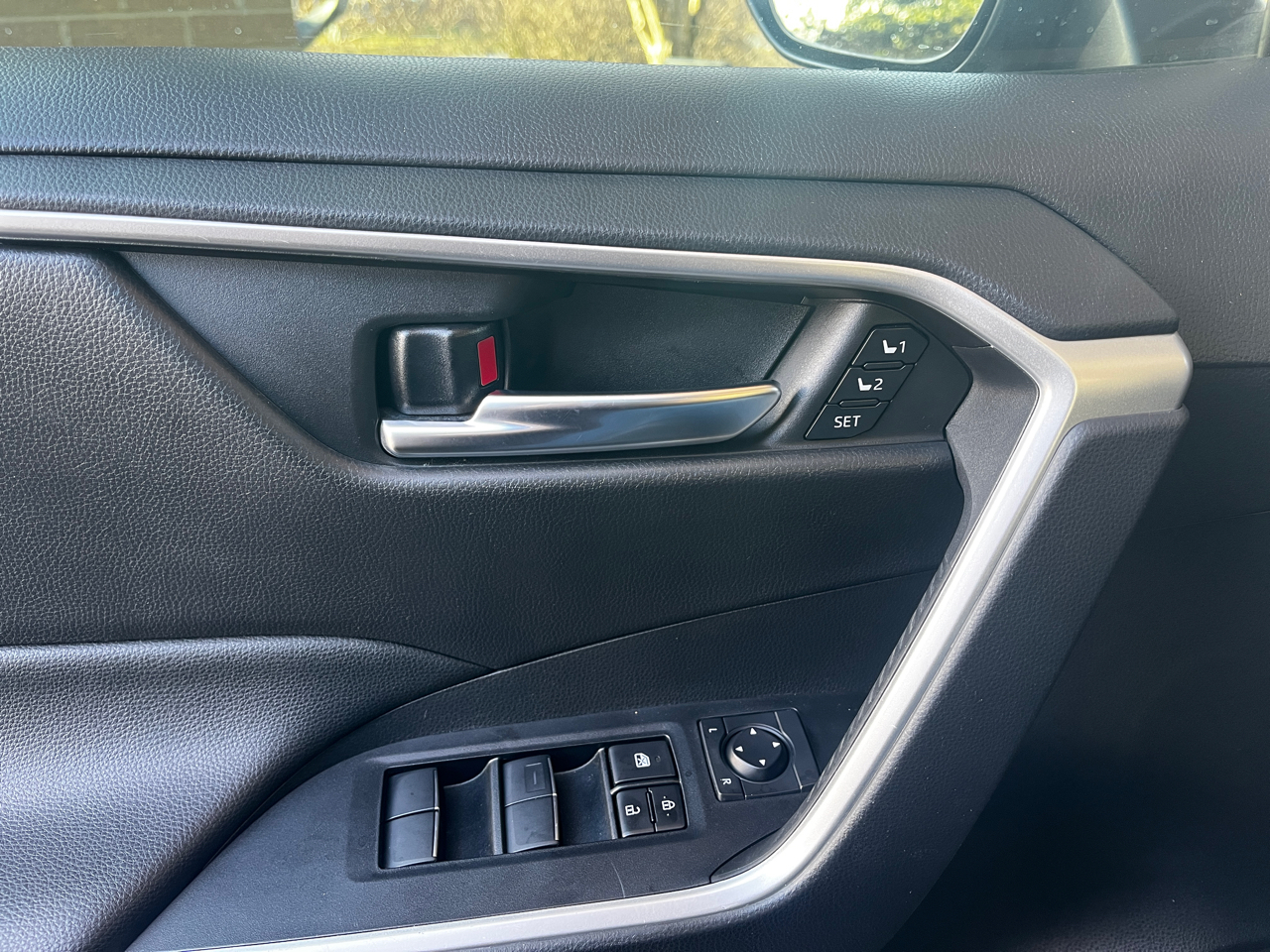 Toyota RAV4 Hybrid XLE Premium AWD (Natl) 2021