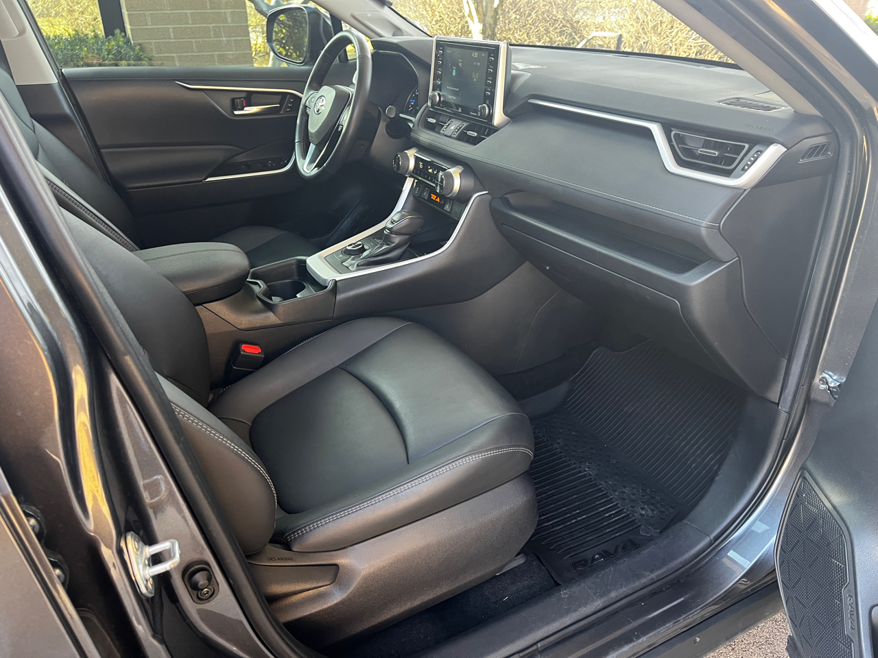 Toyota RAV4 Hybrid XLE Premium AWD (Natl) 2021