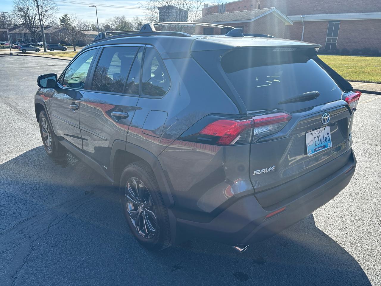 Toyota RAV4 Hybrid XLE Premium AWD (Natl) 2022