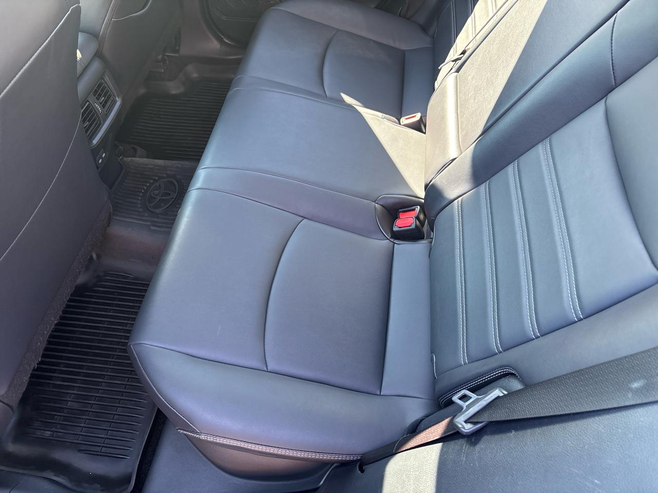 Toyota RAV4 Hybrid XLE Premium AWD (Natl) 2022