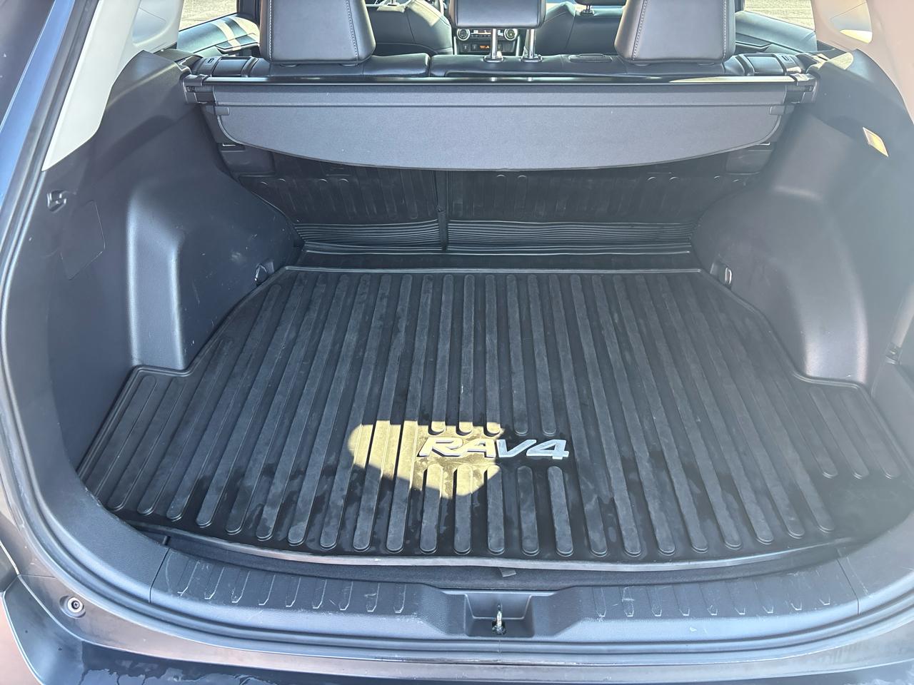 Toyota RAV4 Hybrid XLE Premium AWD (Natl) 2022