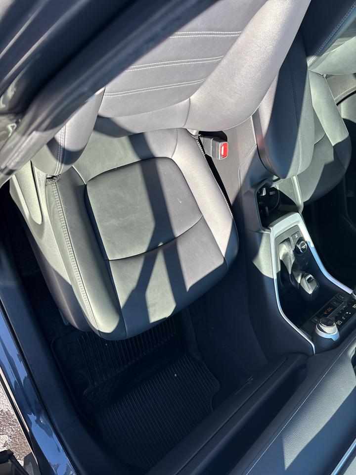 Toyota RAV4 Hybrid XLE Premium AWD (Natl) 2022