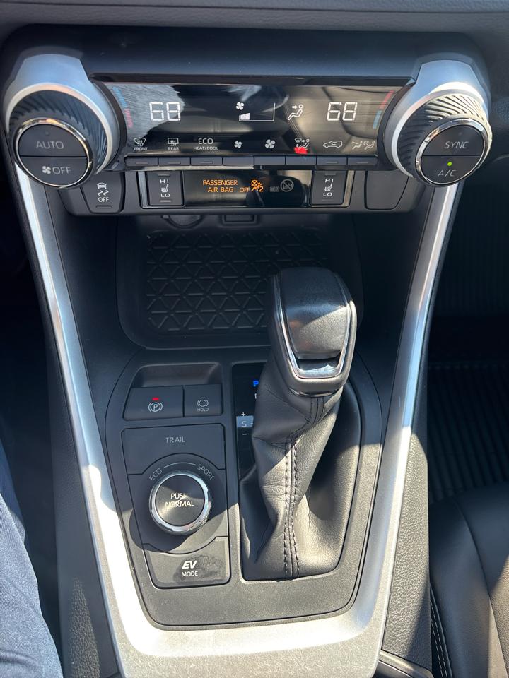 Toyota RAV4 Hybrid XLE Premium AWD (Natl) 2022