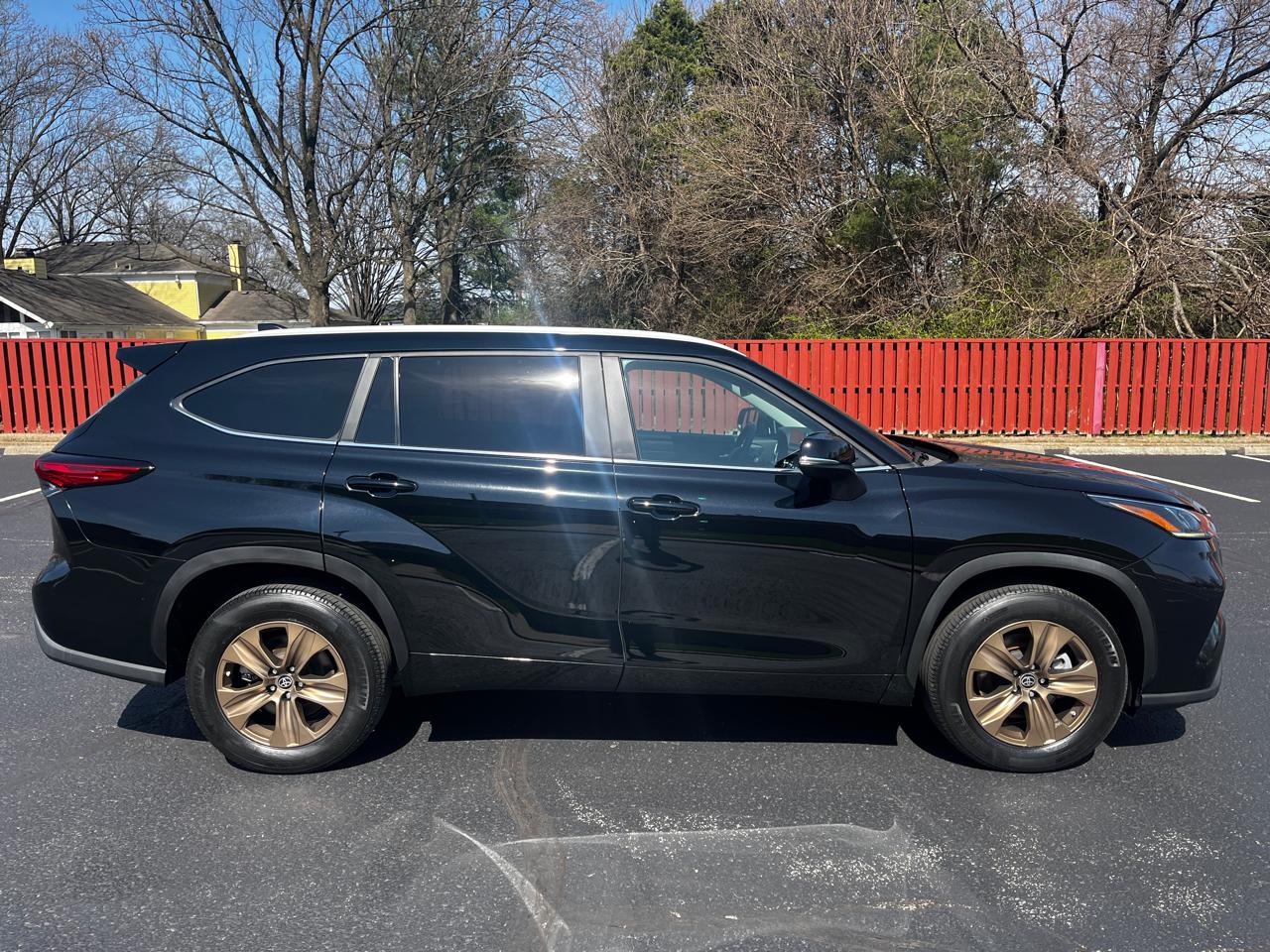 Toyota Highlander Hybrid Bronze Edition FWD (Natl) 2023