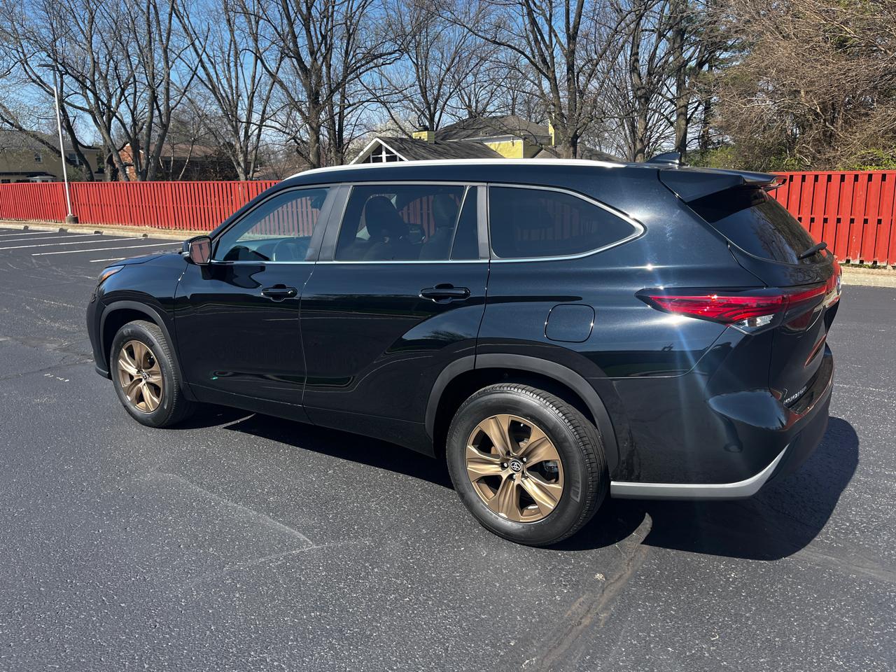 Toyota Highlander Hybrid Bronze Edition FWD (Natl) 2023