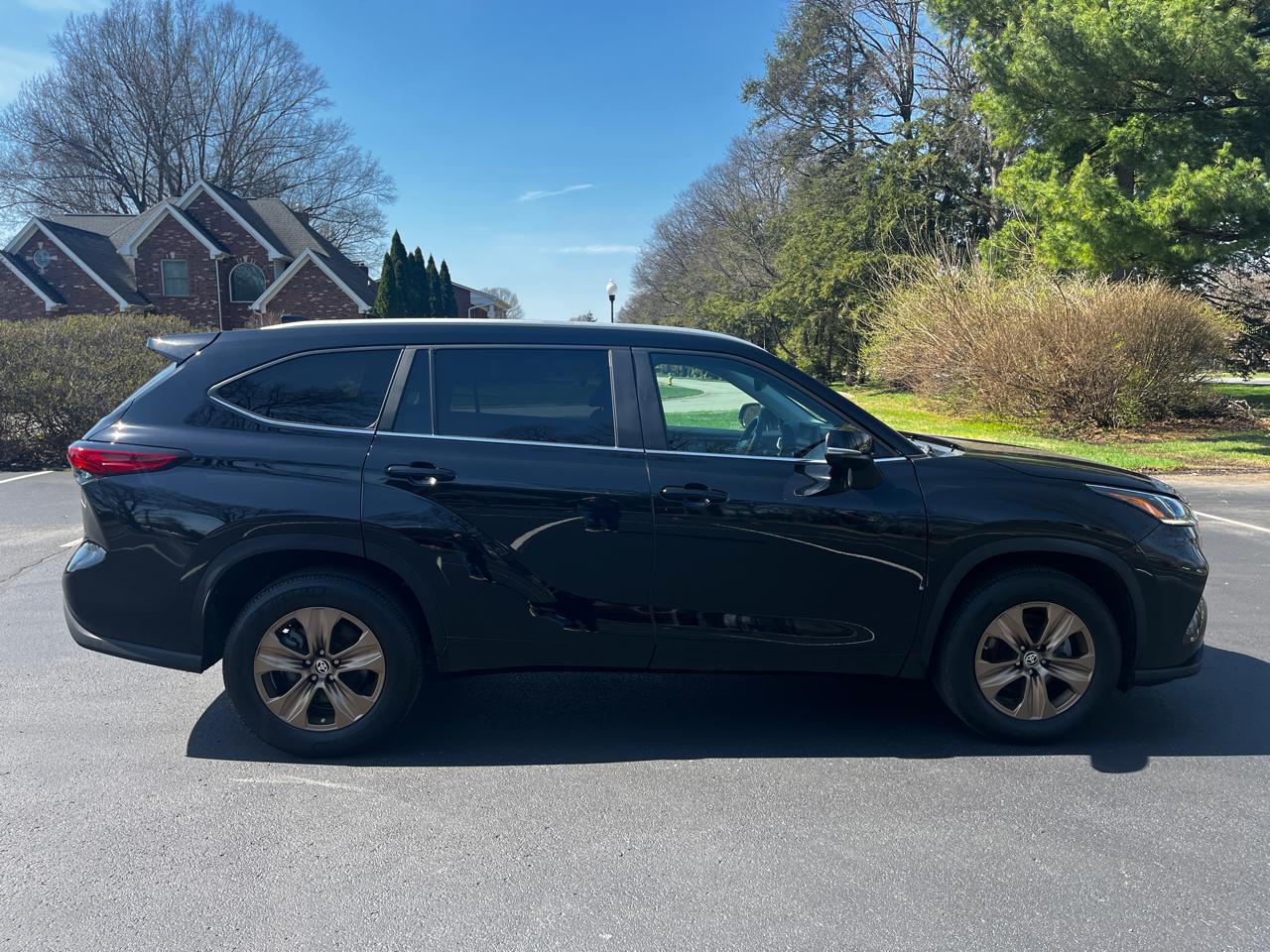 Toyota Highlander Hybrid Bronze Edition FWD (Natl) 2023