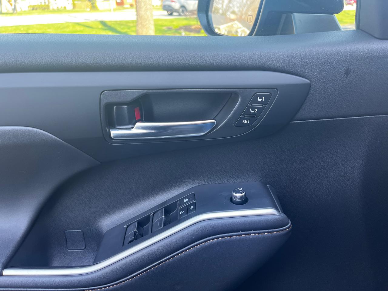 Toyota Highlander Hybrid Bronze Edition FWD (Natl) 2023