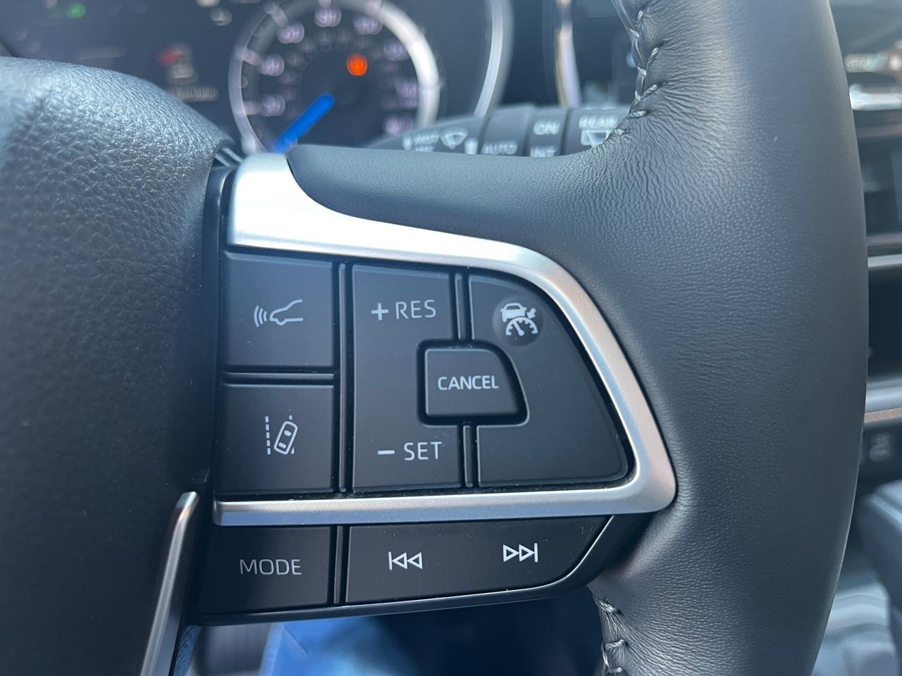 Toyota Highlander Hybrid Bronze Edition FWD (Natl) 2023