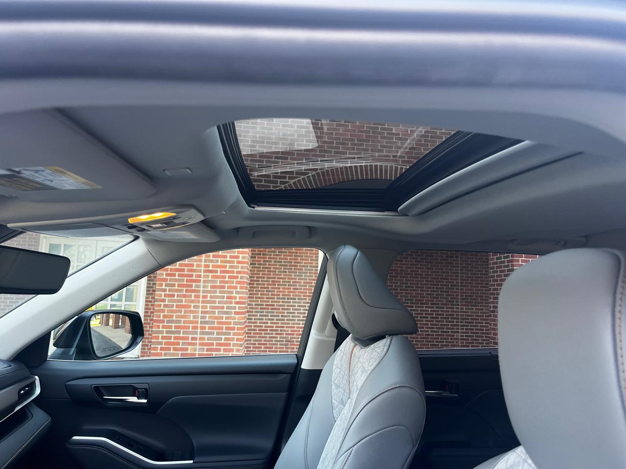 Toyota Highlander Hybrid Bronze Edition FWD (Natl) 2023