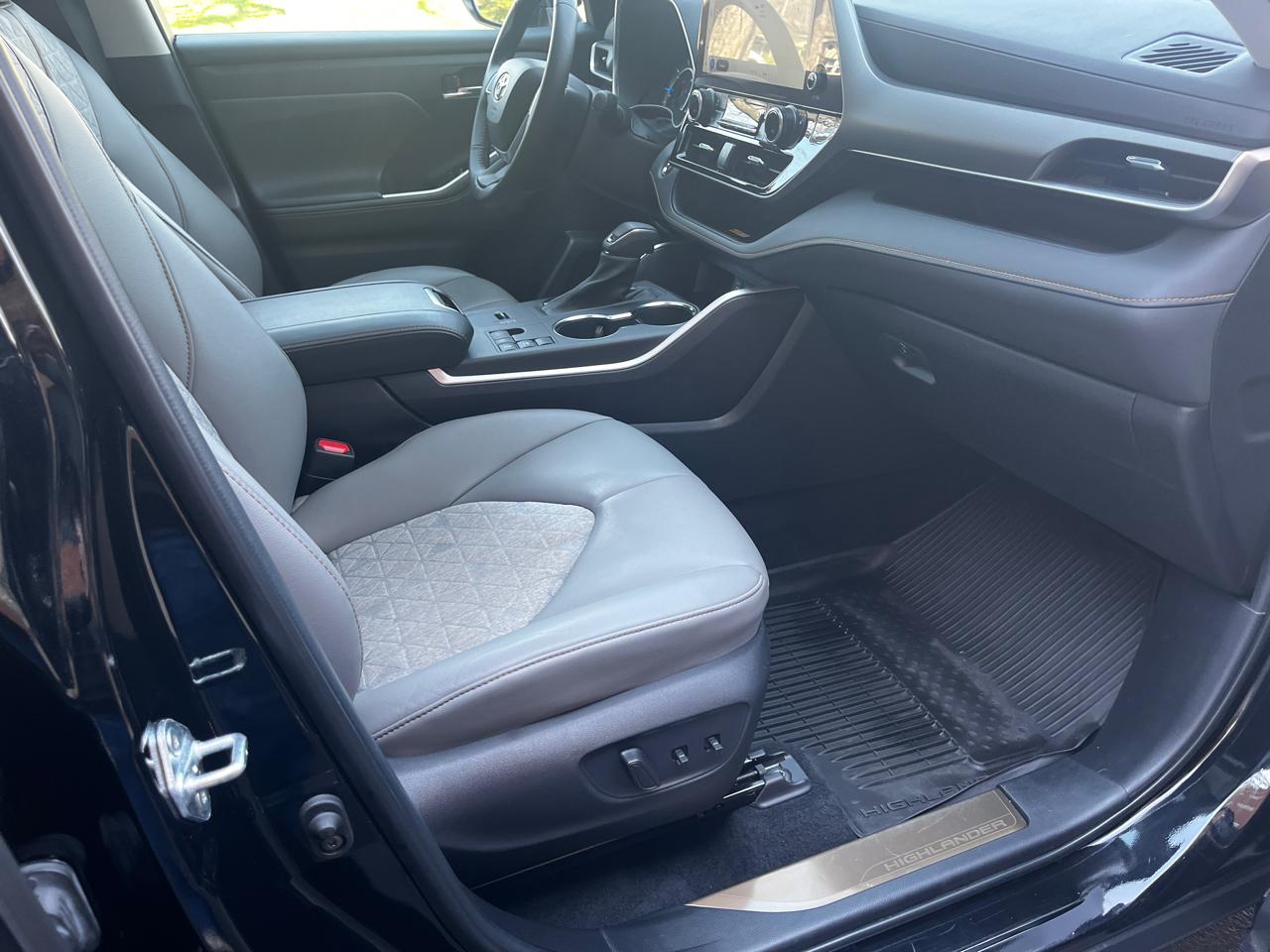 Toyota Highlander Hybrid Bronze Edition FWD (Natl) 2023