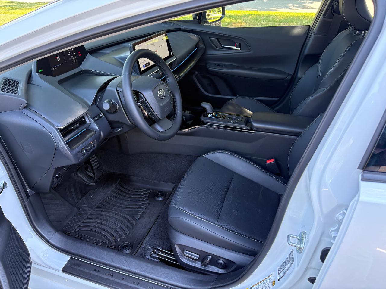 Toyota Prius Nightshade AWD (Natl) 2025