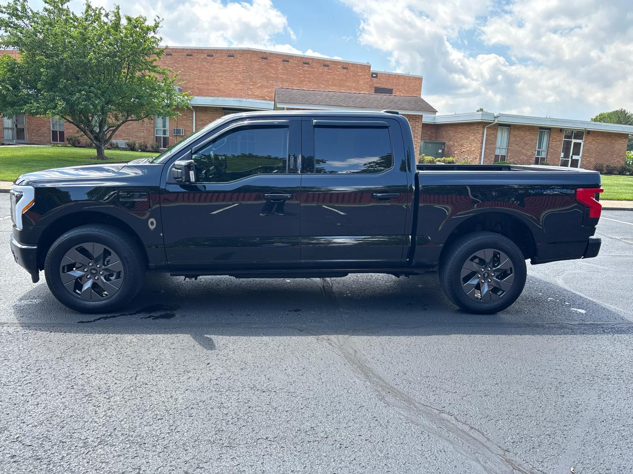 Ford F-150 Lightning LARIAT 4WD SuperCrew 5.5' Box 2023