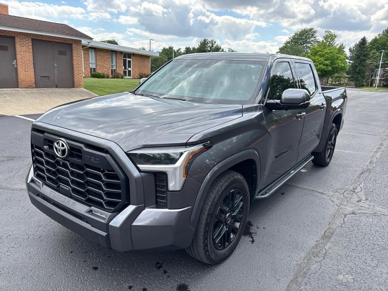 Toyota Tundra 4WD SR5 CrewMax 5.5' Bed (Natl) 2023