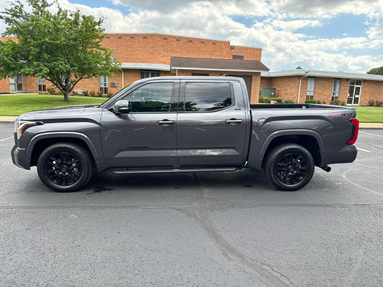 Toyota Tundra 4WD SR5 CrewMax 5.5' Bed (Natl) 2023