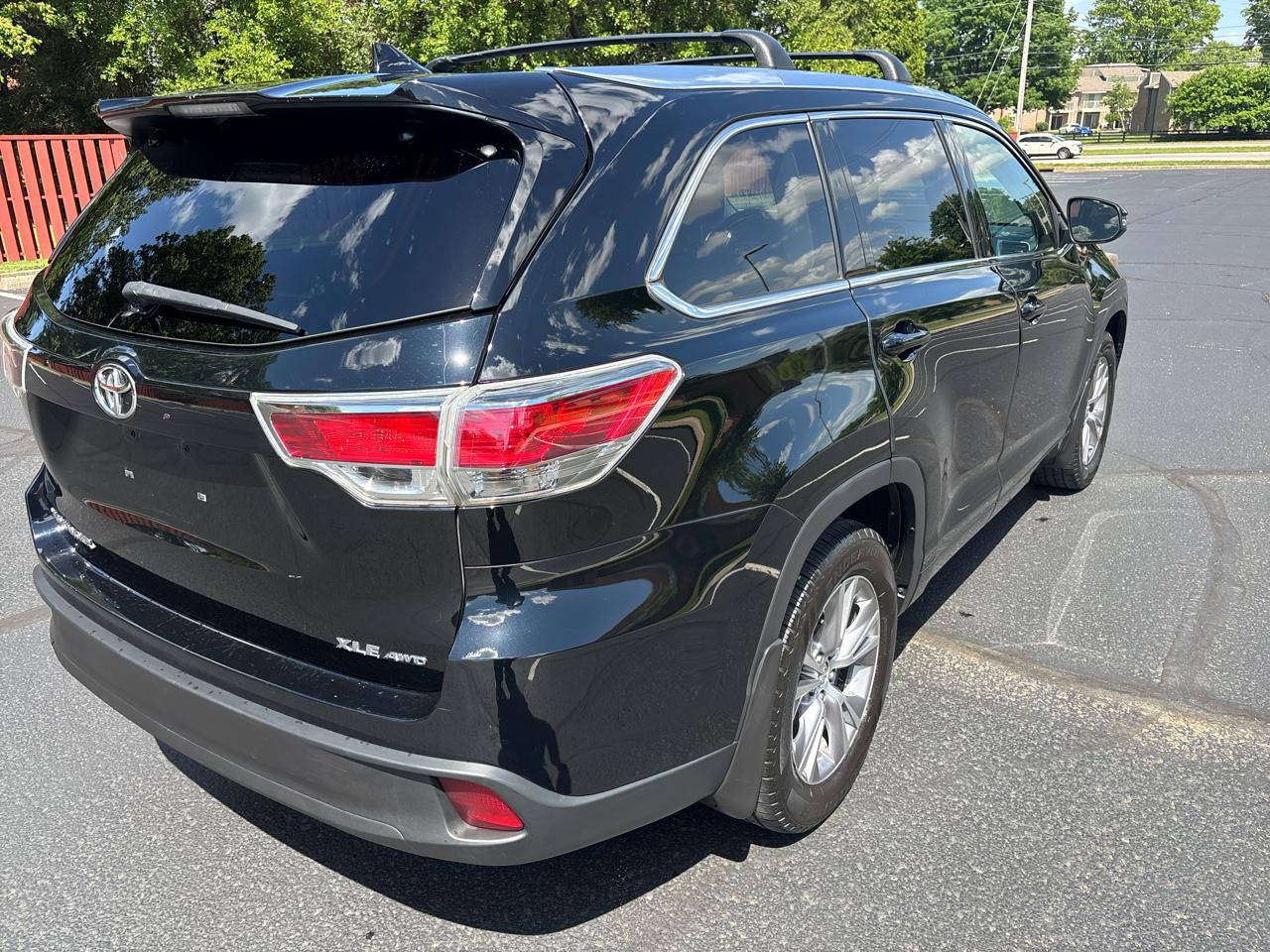 Toyota Highlander AWD 4dr V6 XLE (Natl) 2015