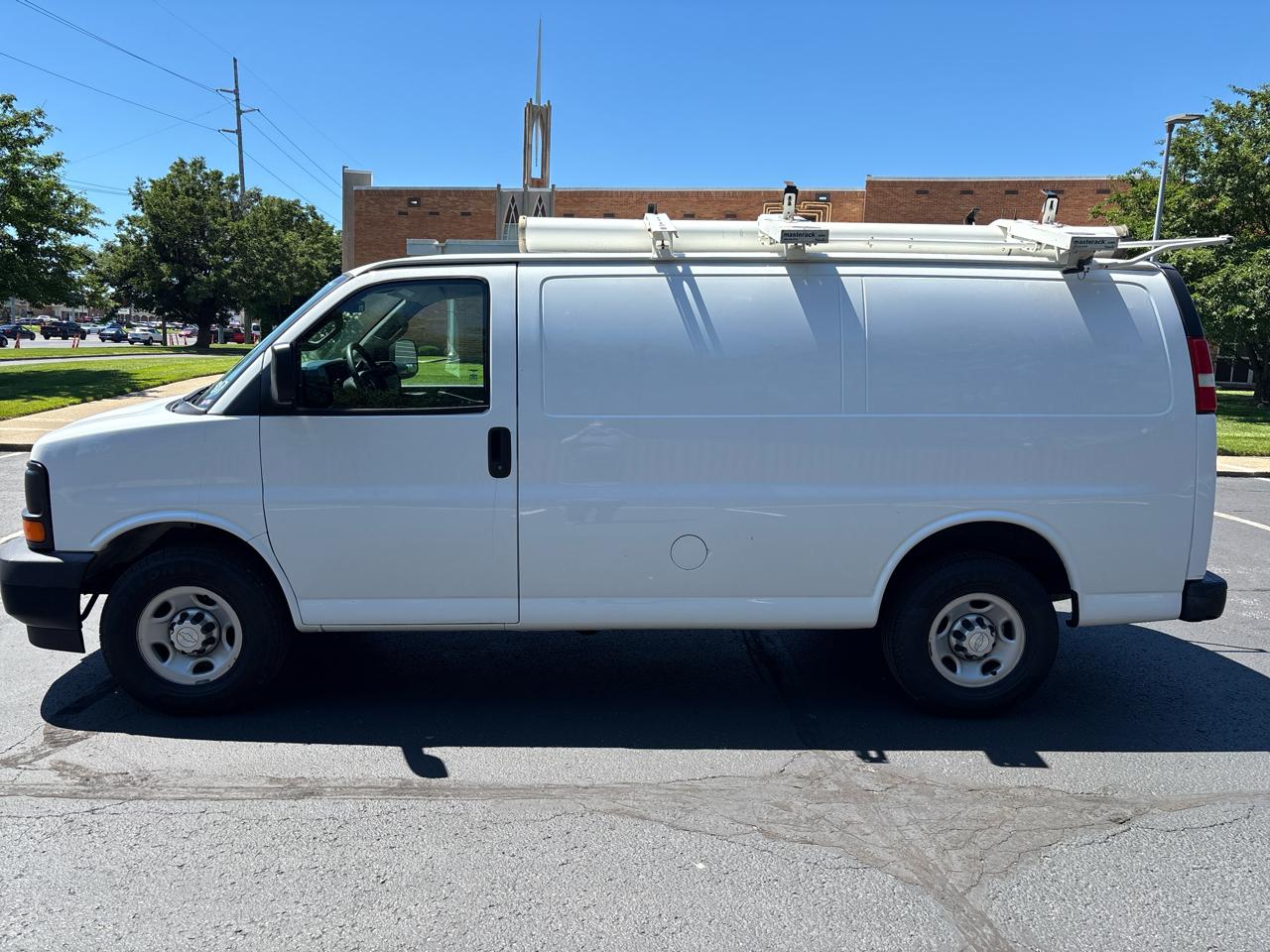 Chevrolet Express Cargo Van RWD 2500 135" 2017