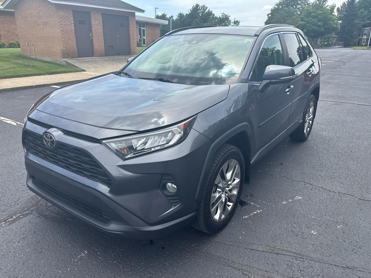Toyota RAV4 XLE Premium AWD (Natl) 2021
