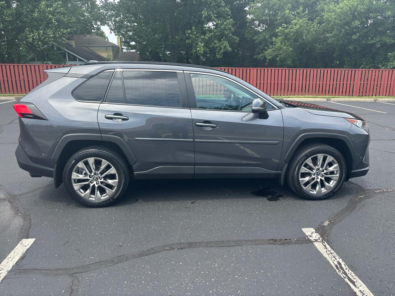 Toyota RAV4 XLE Premium AWD (Natl) 2021