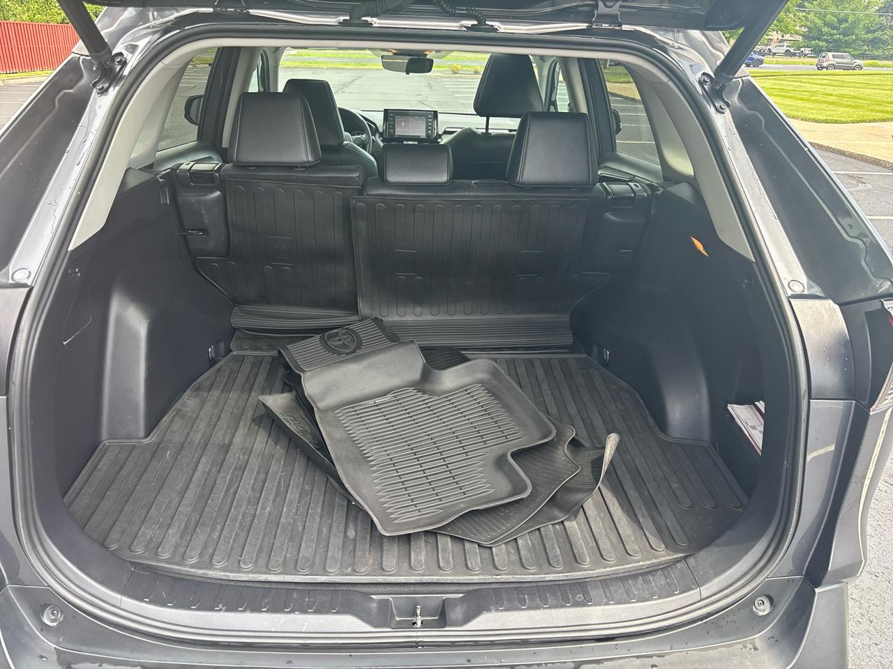 Toyota RAV4 XLE Premium AWD (Natl) 2021