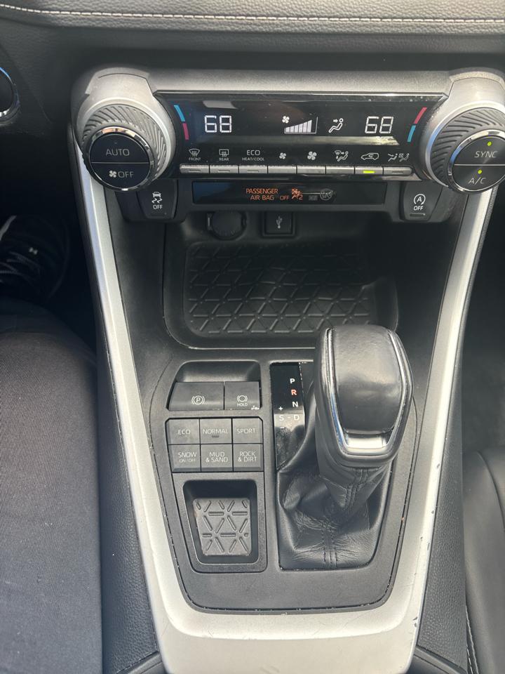 Toyota RAV4 XLE Premium AWD (Natl) 2021