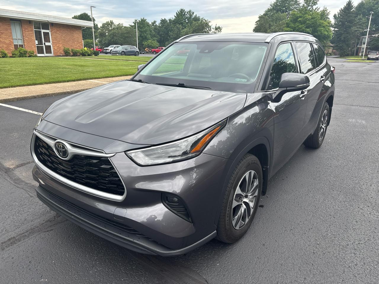 Toyota Highlander XLE AWD (Natl) 2021
