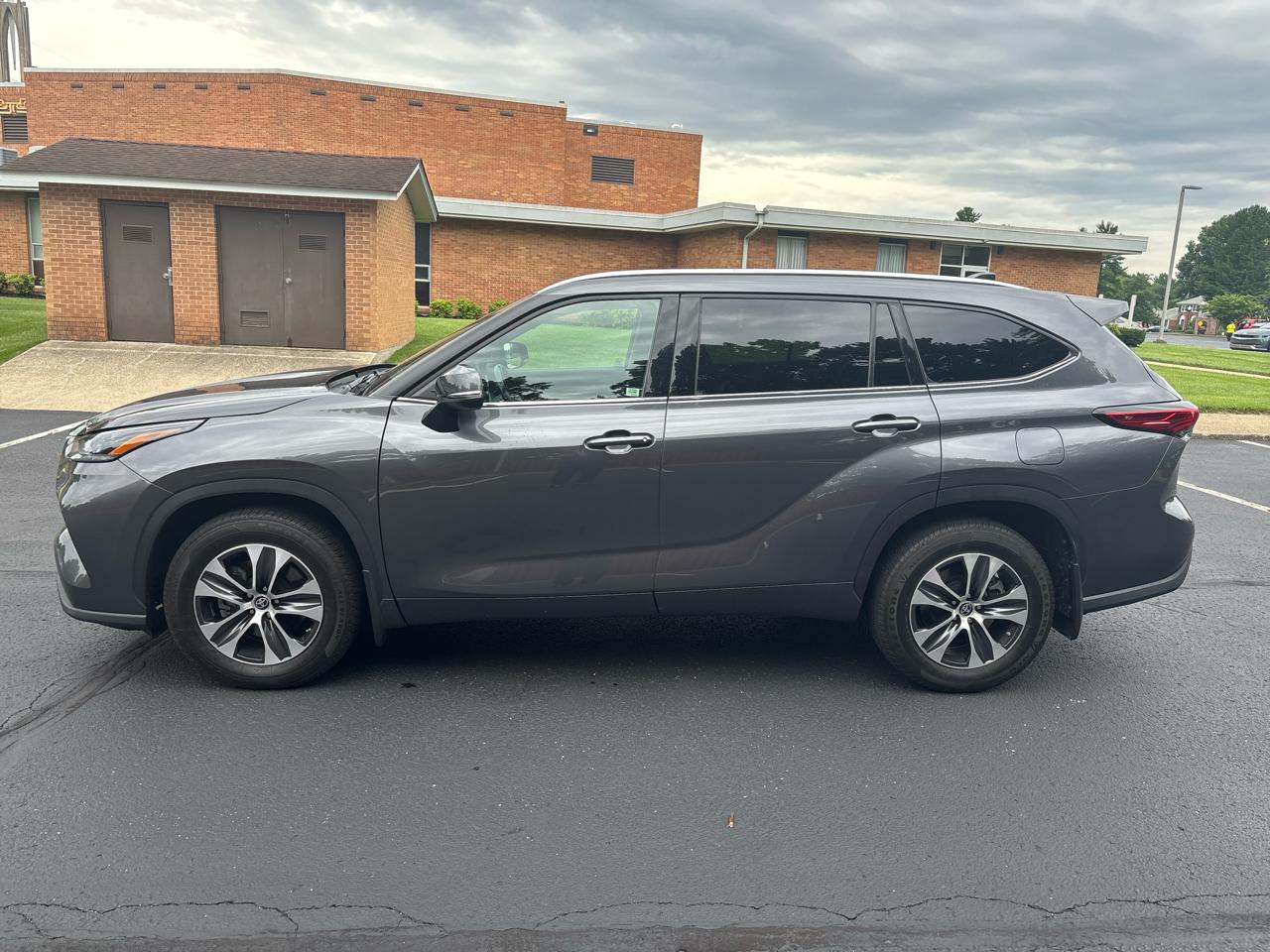 Toyota Highlander XLE AWD (Natl) 2021