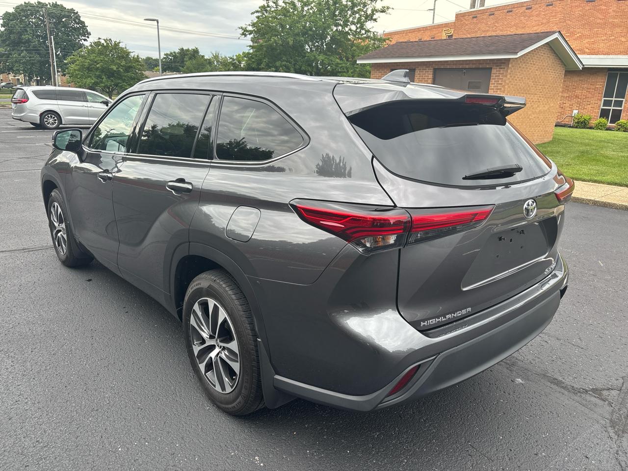 Toyota Highlander XLE AWD (Natl) 2021