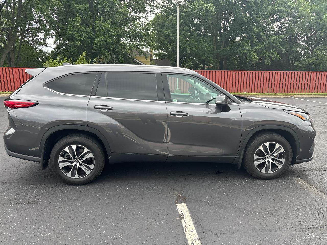 Toyota Highlander XLE AWD (Natl) 2021